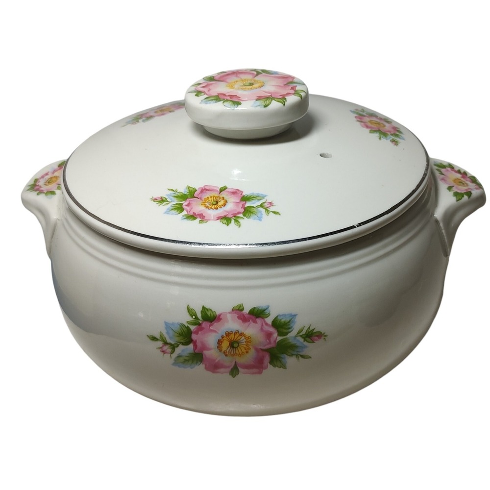 Halls Superior Covered Casserole Dish Quality Kitchenware‎ Rose White Two Quart